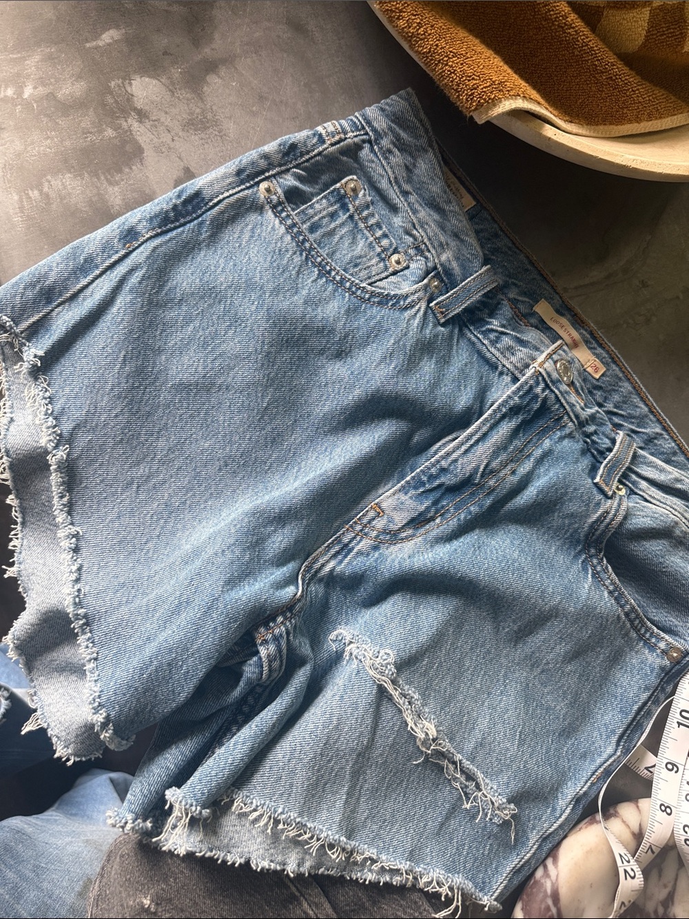 Levi’s premium loose straight Jean shorts 
Size 26